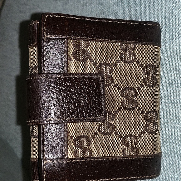 Gucci Compact French Flap Wallet in GG monogram canvas - Picture 3 of 12